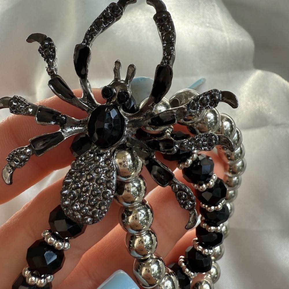 Halloween gothic party adjustable Black Beaded Spider Bracelet - Picture 7 of 9